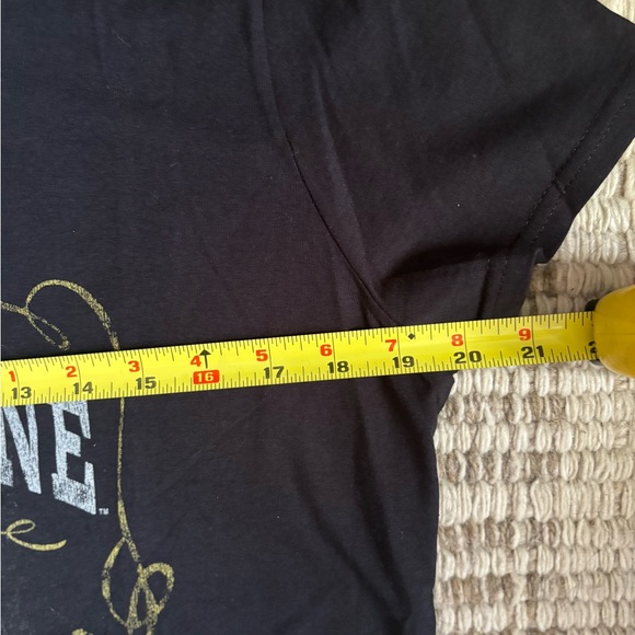 Yellowstone Dutton Ranch Graphic Tee NWT LARGE - Picture 3 of 4